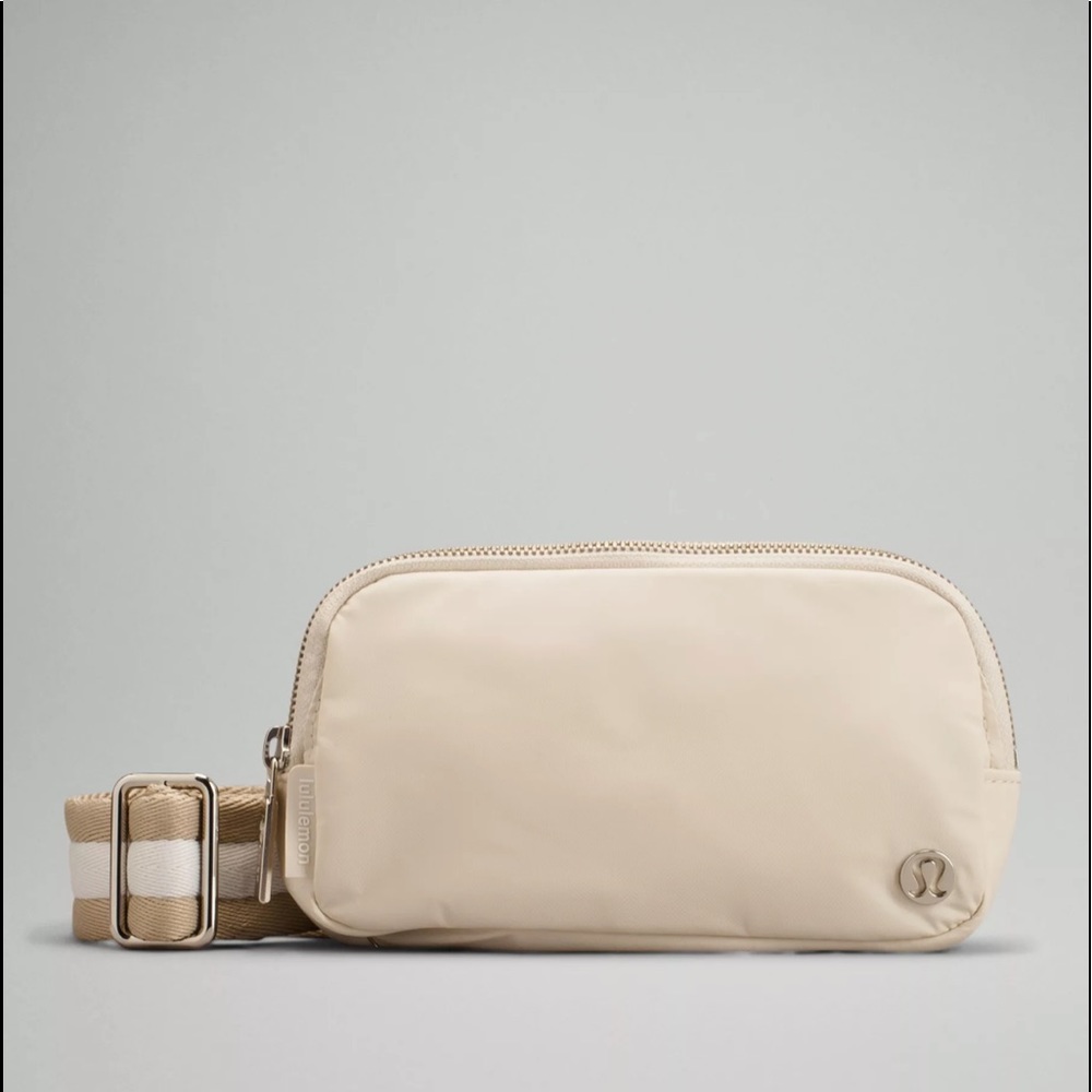 Lululemon Everywhere Crossbody Bag